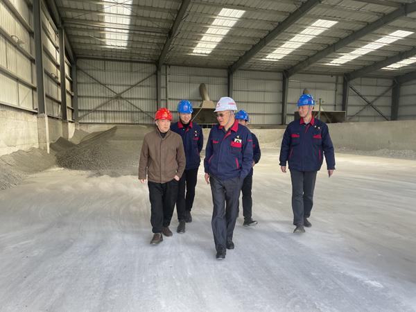 股份公司黨委委員、副總經(jīng)理劉道昆到建材公司調(diào)研