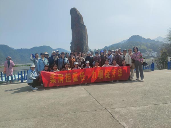 公司機(jī)關(guān)黨支部、工程服務(wù)支部聯(lián)合舉辦“三八”節(jié)主題活動(dòng)