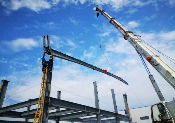 豐正科技1#消毒劑廠房完成首榀鋼梁吊裝 豐正科技1#消毒劑廠房完成首榀鋼梁吊裝